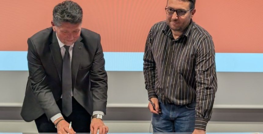 1736768719462 (Petit)